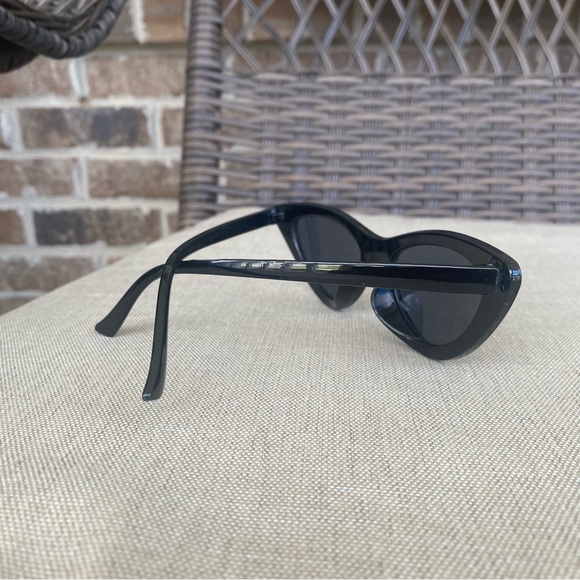 Cateye sunglasses - Picture 3 of 3